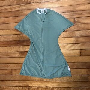 Sleeping Baby Zipadee Green Baby Transition Swaddle Blanket 4-6 months